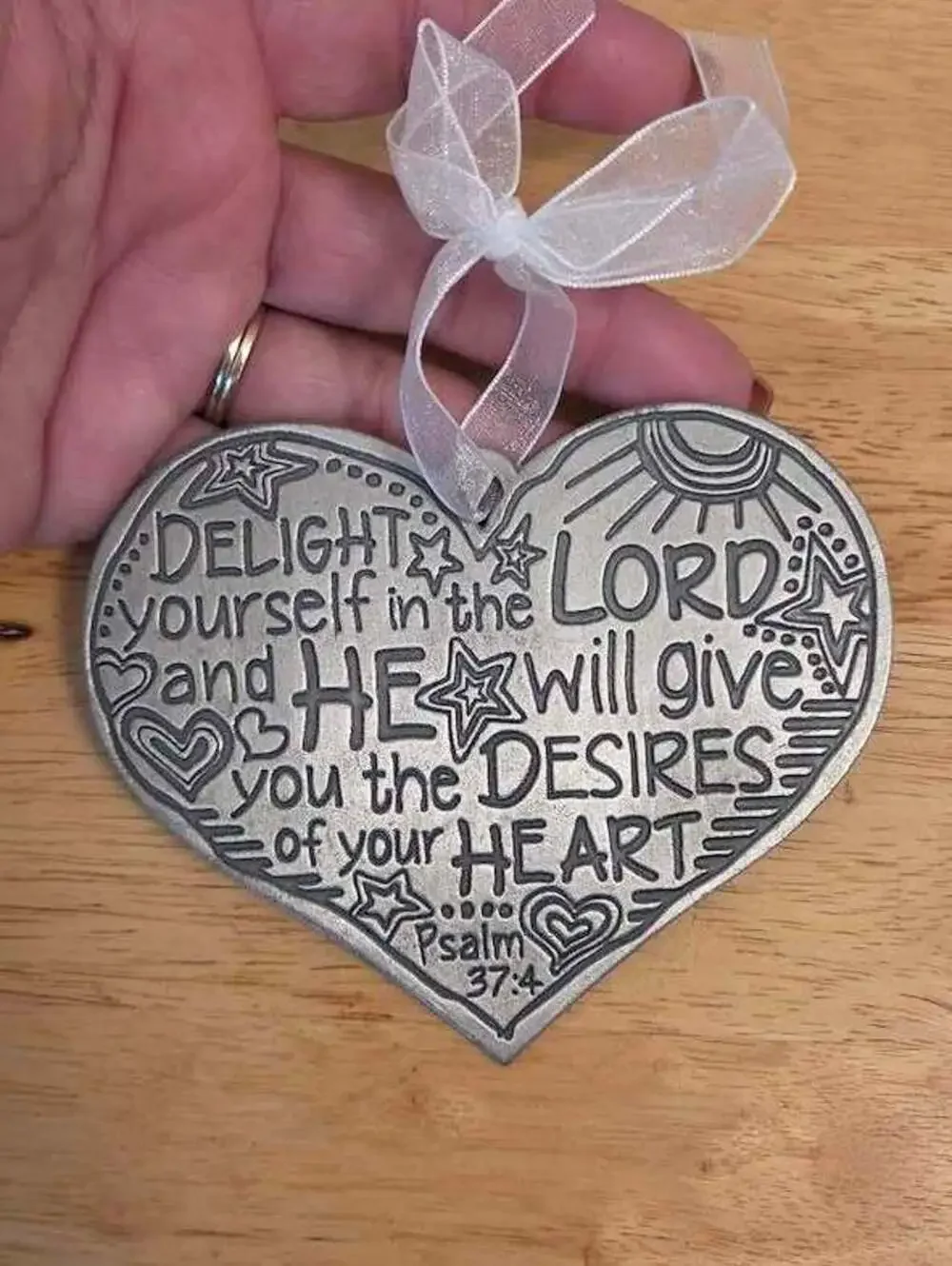 New 2 Packs of Metal Heart Shaped Inspiration Hanging Ornament with Ribbon